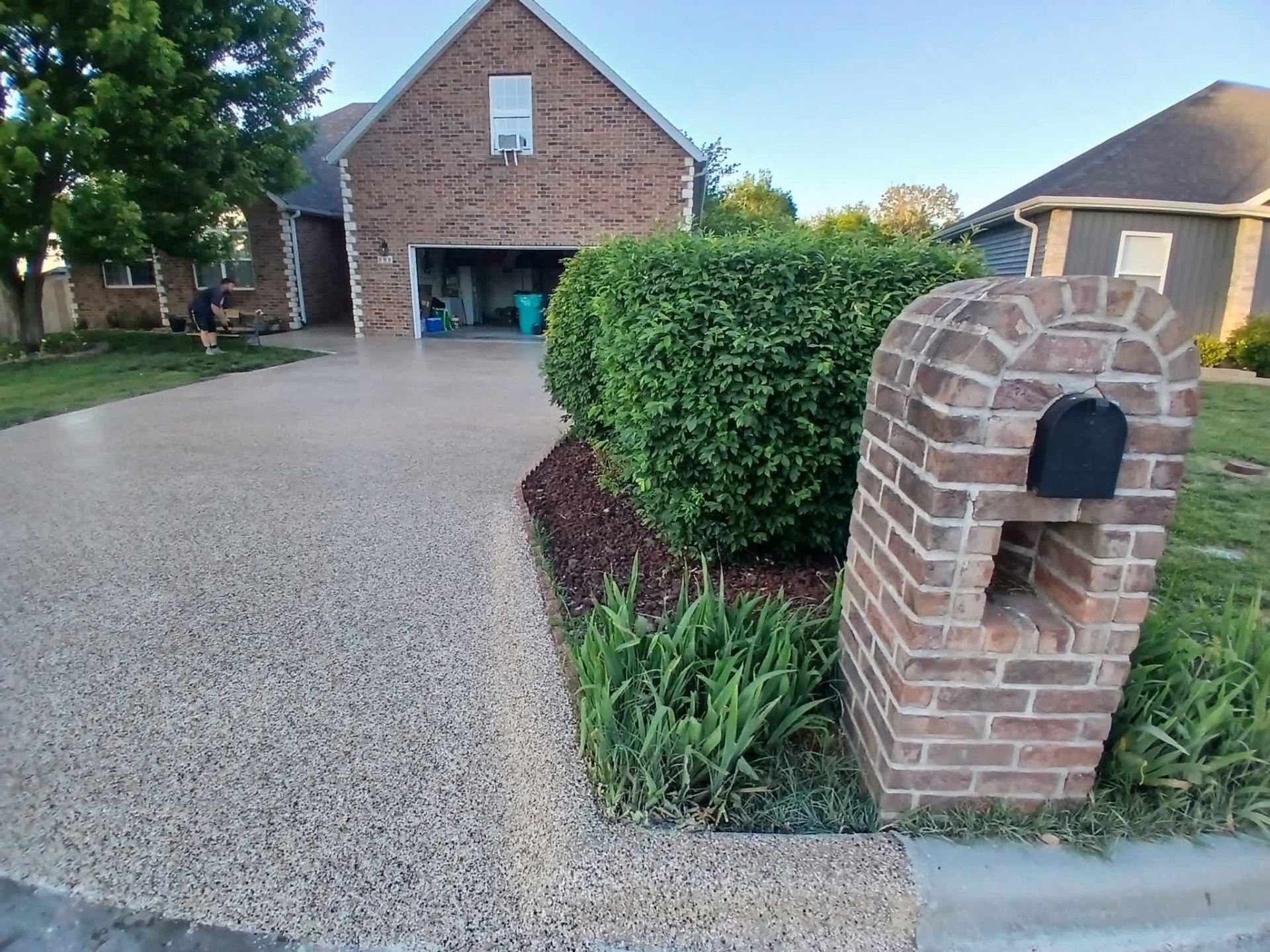 Finished driveway flake coating in Springfield, MO
